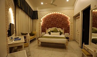 Neonz Resort & Club