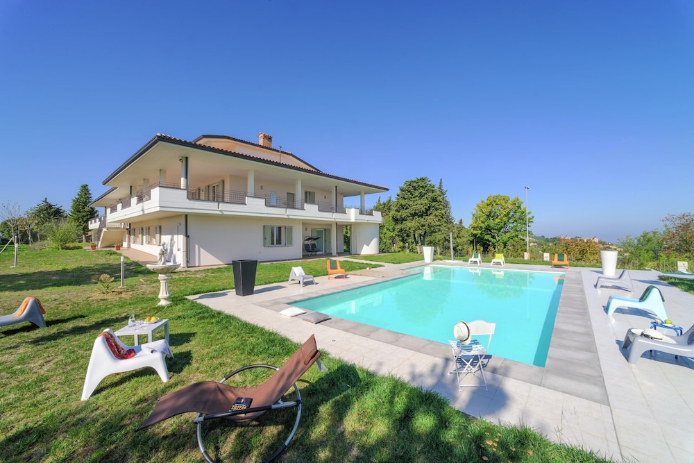 Grand Villa in Tavullia