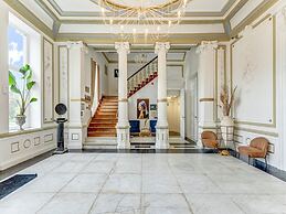 Wellness Castle With Cinema Bliss