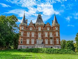 Wellness Castle With Cinema Bliss