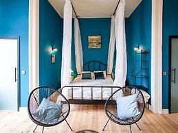 Wellness Castle With Cinema Bliss