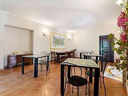 Villa With Pool Near Paestum