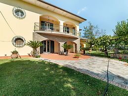 Villa With Pool Near Paestum