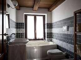 Apartment in Ascoli Piceno With Pool & Beaches
