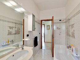 Belvilla by Oyo Sirente House