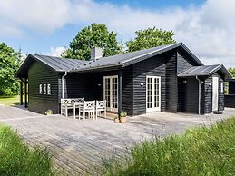 5 Star Holiday Home in Henne