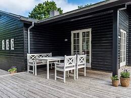 5 Star Holiday Home in Henne