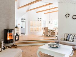 5 Star Holiday Home in Henne