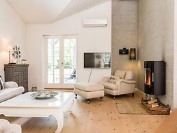 5 Star Holiday Home in Henne