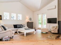 5 Star Holiday Home in Henne