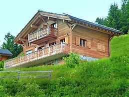 Modern Chalet with Hot Tub in Les Collons