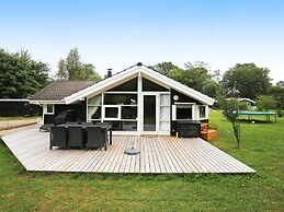 6 Person Holiday Home in Dronningmølle