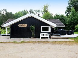 6 Person Holiday Home in Dronningmølle