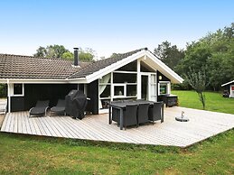 6 Person Holiday Home in Dronningmølle