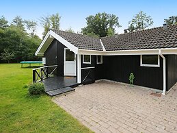 6 Person Holiday Home in Dronningmølle