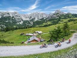 Chalet in Dachstein West With Shared Pool