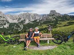 Chalet in Dachstein West With Shared Pool