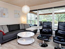 6 Person Holiday Home in Vaeggerlose