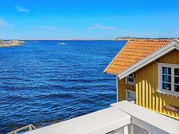 6 Person Holiday Home in Gullholmen