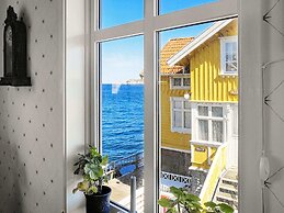 6 Person Holiday Home in Gullholmen