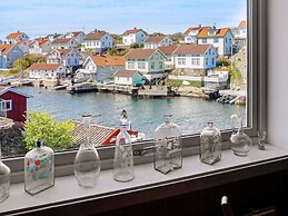 6 Person Holiday Home in Gullholmen