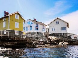 6 Person Holiday Home in Gullholmen