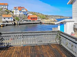 6 Person Holiday Home in Gullholmen