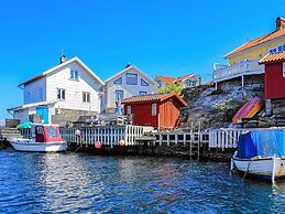 6 Person Holiday Home in Gullholmen