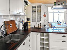 6 Person Holiday Home in Gullholmen