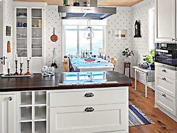 6 Person Holiday Home in Gullholmen