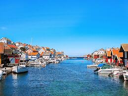 6 Person Holiday Home in Gullholmen