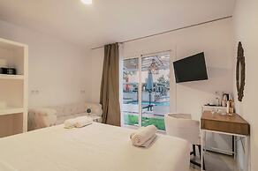 Bamboo Suites Adults Only