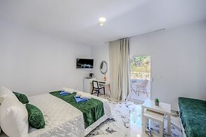 Bamboo Suites Adults Only