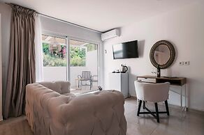 Bamboo Suites Adults Only