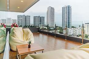 The Rizin Hotel Phratumnak