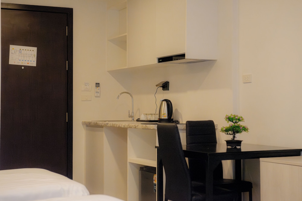 The Rizin Hotel Phratumnak