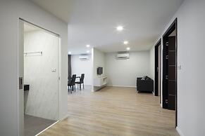 The Rizin Hotel Phratumnak