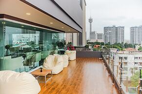 The Rizin Hotel Phratumnak
