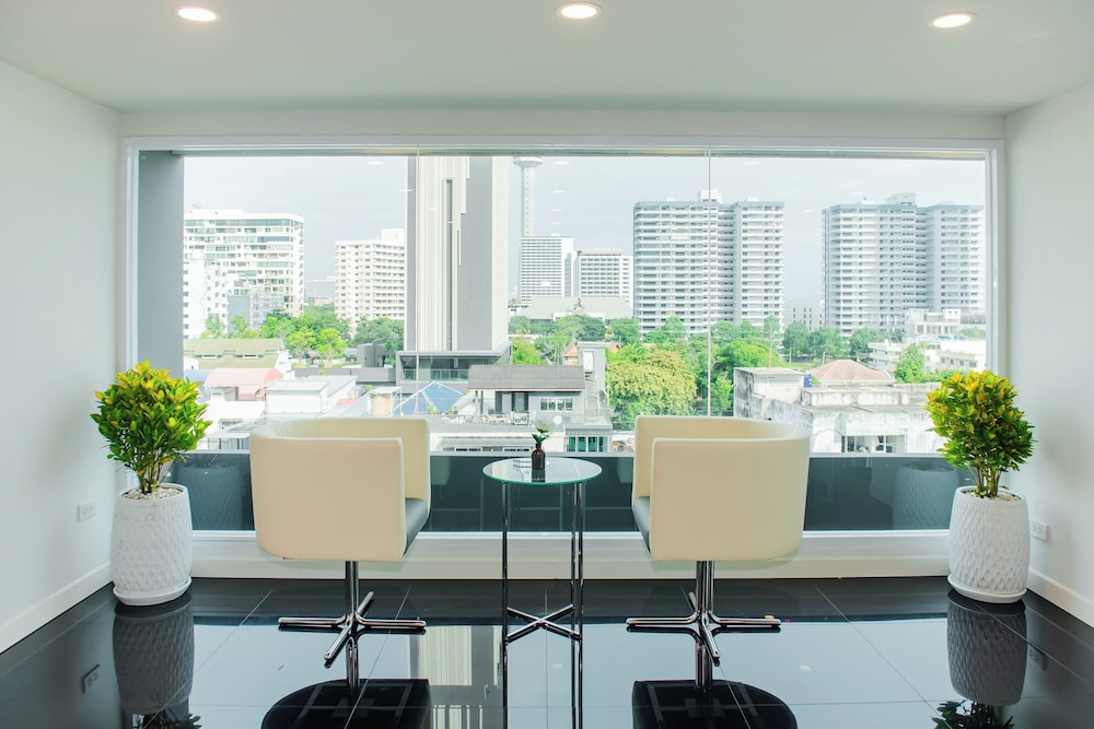 The Rizin Hotel Phratumnak