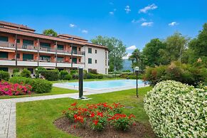 Casa Fiorita Pool and Lake