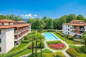 Casa Fiorita Pool and Lake