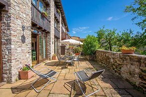 Liano Iris - Terrace & parking place