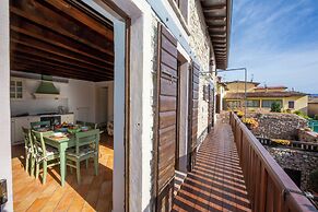 Liano Iris - Terrace & parking place