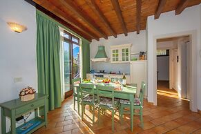 Liano Iris - Terrace & parking place