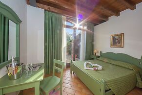 Liano Iris - Terrace & parking place