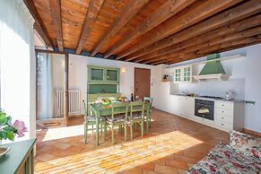 Liano Iris - Terrace & parking place