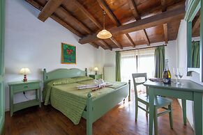 Liano Iris - Terrace & parking place