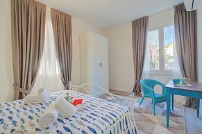 Maison Fleurie Apartments