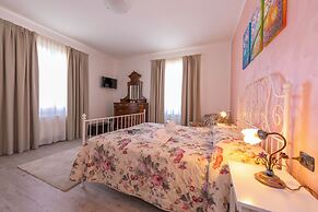 Maison Fleurie Apartments