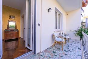 Maison Fleurie Apartments